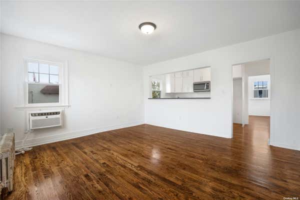 2 beds, 1 bath, $3,195, Unit 2