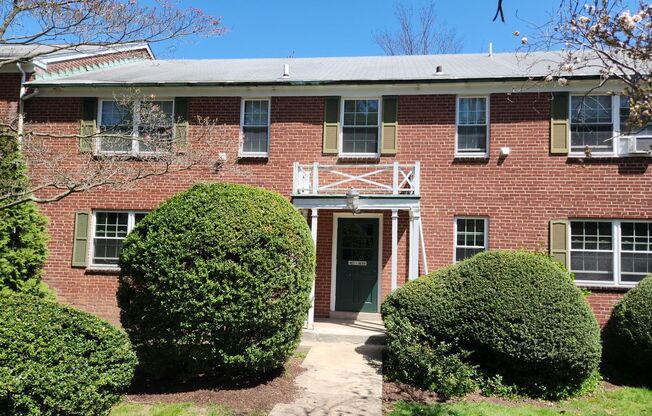 1 bed, 1 bath, 663 sqft, $2,050, Unit H-07