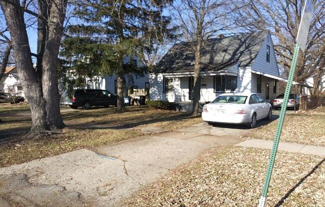 3 bedroom 1 bathroom bungalow on Detroit's westside near the Sorensen Recreation area Warren and outer drive