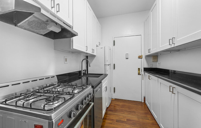 316 W 19 ST