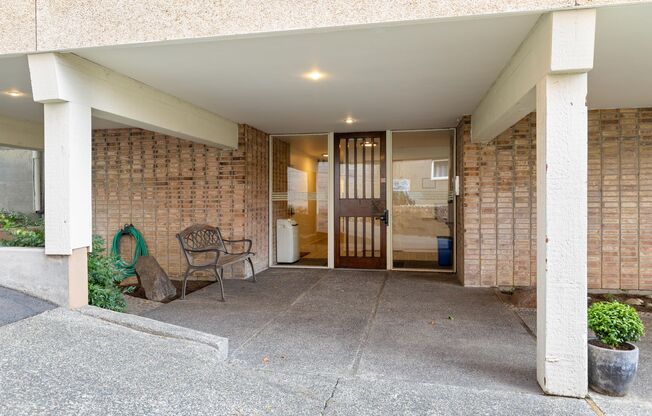 324 W. Olympic Pl.