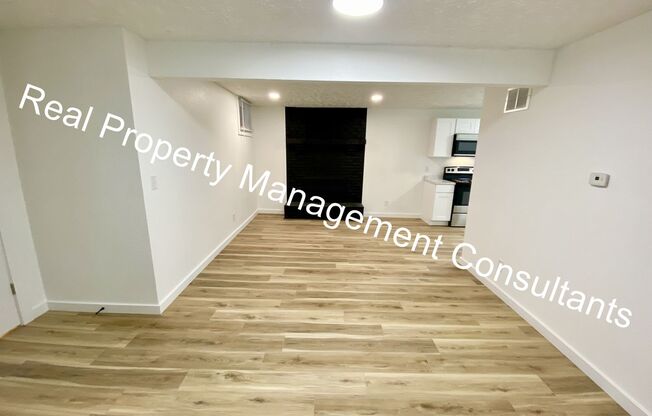 904 Twin Oaks Ter