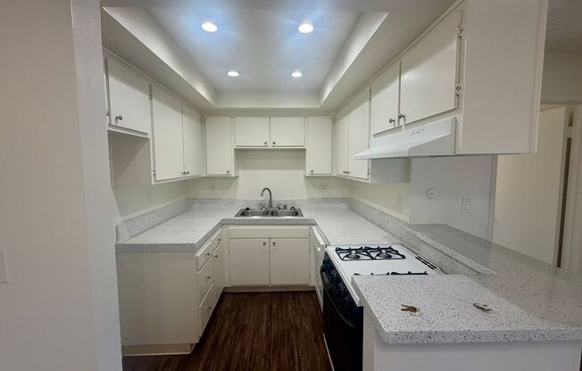 1 bed, 1 bath, 713 sqft, $2,075, Unit B116