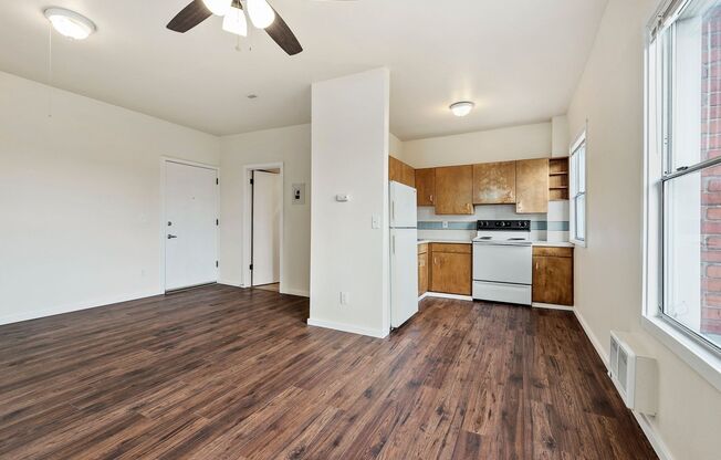Studio, 1 bath, 400 sqft, $1,250, Unit C03