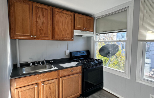 2 beds, 1 bath, $1,100, Unit 3306 Auchentoroly Ter - Apt 2