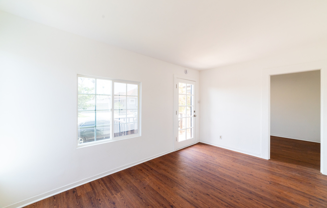 2325 W 36 ST