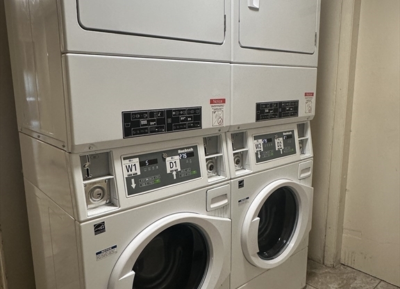 2 beds, 1 bath, 750 sqft, $2,995, Unit 56