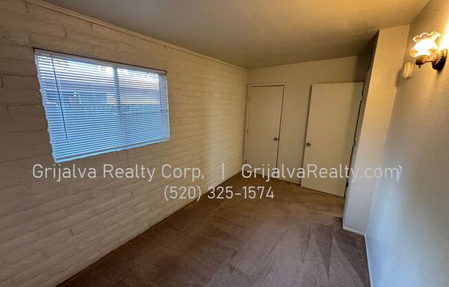 2 beds, 1 bath, 800 sqft, $900, Unit B