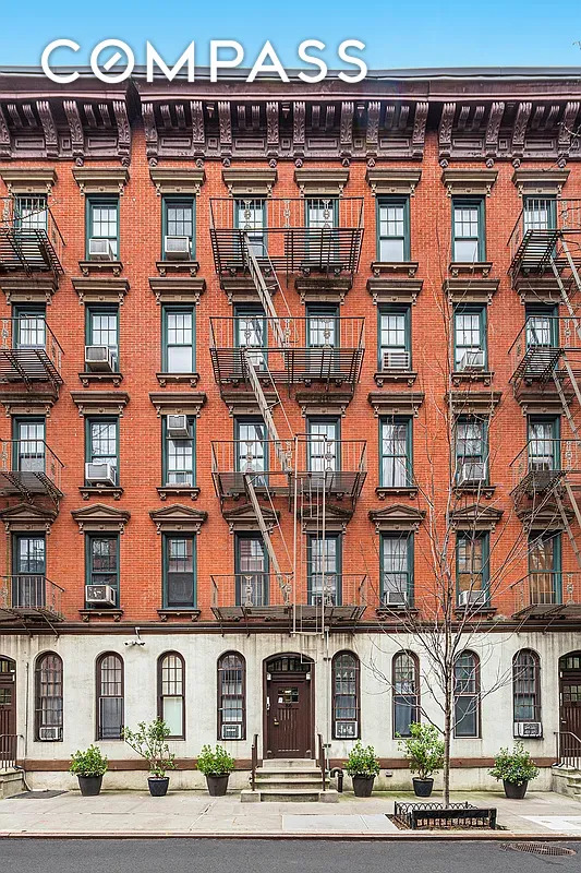 86 HORATIO ST