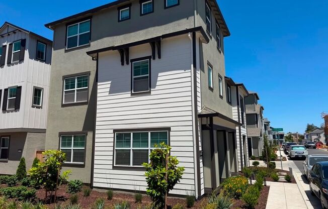 EPIC REA: Stunning Newly Constructed 4 Bed/ 3.5 Bath Home
