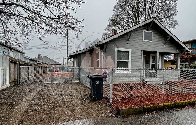 Adorable Craftsman Home in SE Salem