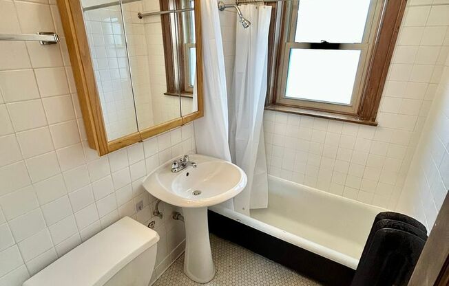 1 bed, 1 bath, 575 sqft, $1,965, Unit 520-I2