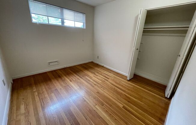 2 beds, 1 bath, 800 sqft, $1,475, Unit 2715A-1A