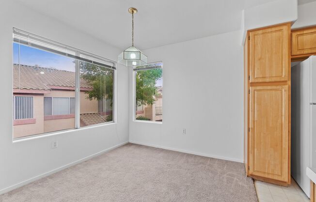 Beautiful 2 Bedroom Condo with Community Pool in Whitney, Las Vegas!