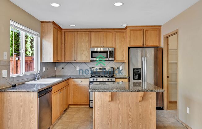 3 BEDS & 2.5 BATH SINGLE FAMILY FOR RENT