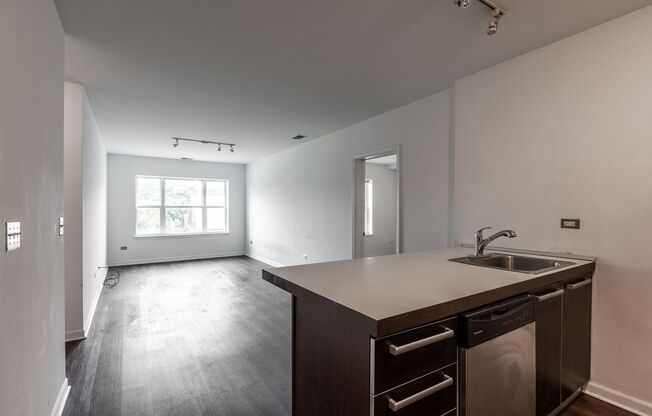 2 beds, 2 baths, $1,499, Unit 2G