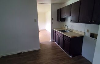 2 beds, 1 bath, $850, Unit A