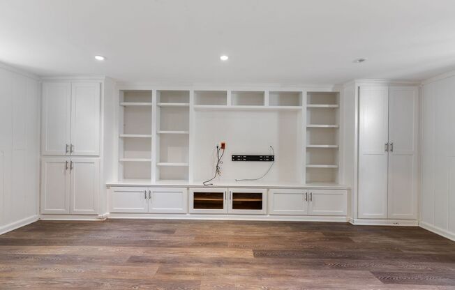 3 beds, 2.5 baths, $5,228
