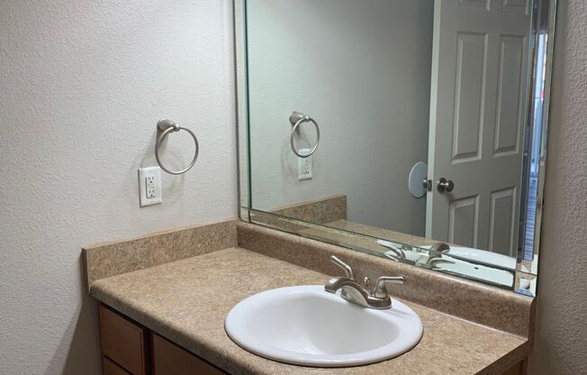 1 bed, 1 bath, 703 sqft, $850, Unit 1704