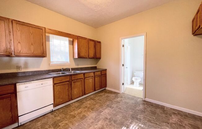 3 beds, 1 bath, $700