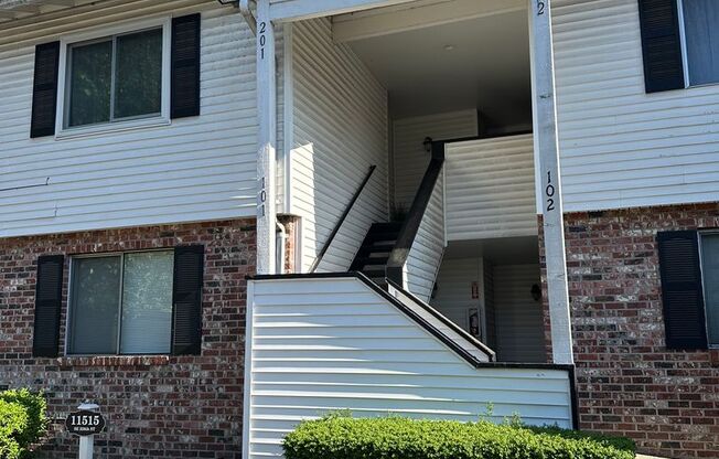Colonial Square Top Floor Condo for Rent
