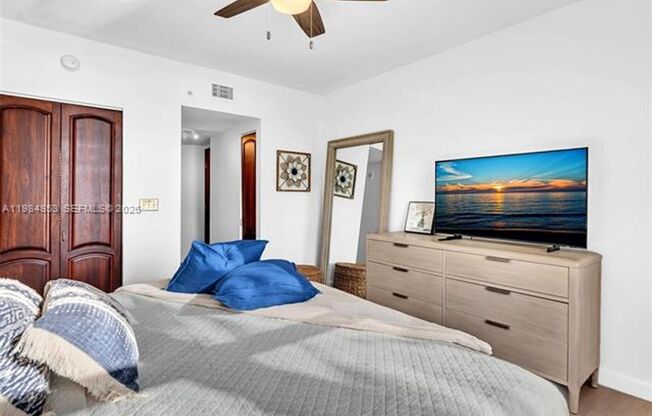 2 beds, 2 baths, 1,116 sqft, $4,000, Unit 17150 N Bay Rd # 2205