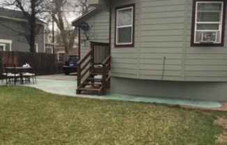 2 beds, 1 bath, 864 sqft, $1,250, Unit Unit 1/2