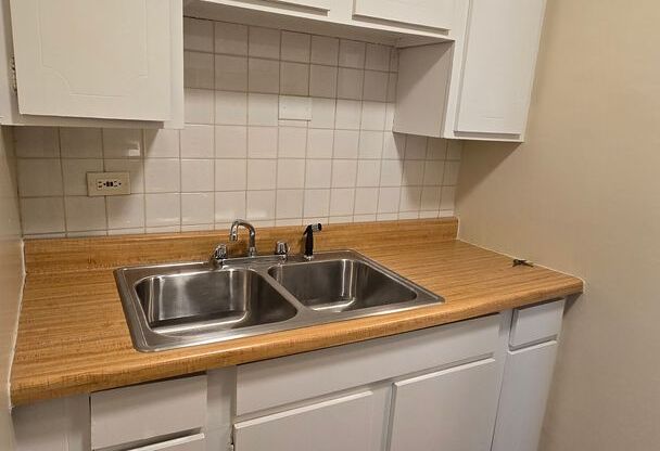 1 bed, 1 bath, 700 sqft, $1,770, Unit 426