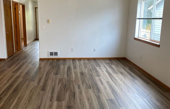 Spacious 3-bedroom/1 bath duplex in Albany!