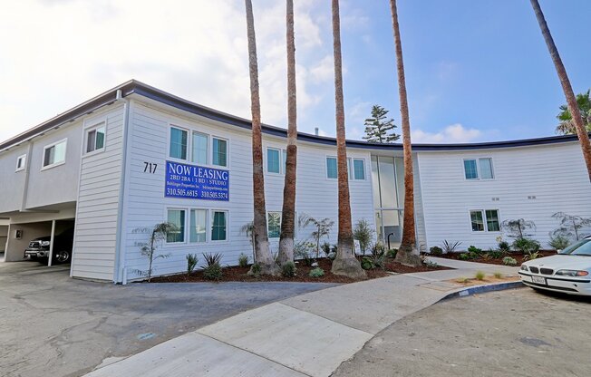 2 beds, 1 bath, 890 sqft, $3,275, Unit 717- 18