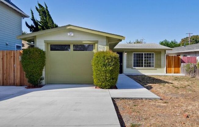 Remodeled 2 Bed 1 Bath Home with Bonus Room in Menlo Park