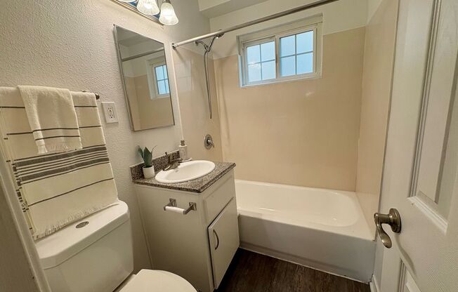 2 beds, 1 bath, 800 sqft, $2,470, Unit 320-07