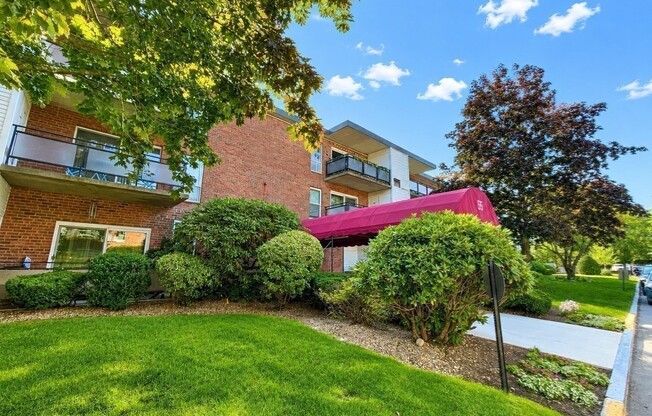 1 bed, 1 bath, 761 sqft, $2,600, Unit 16B