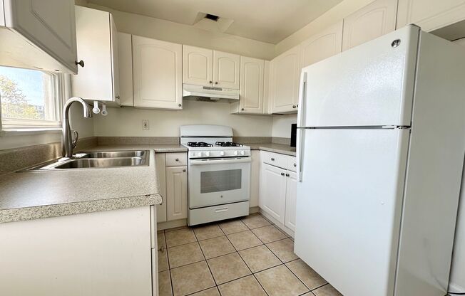 Studio, 1 bath, 550 sqft, $1,895