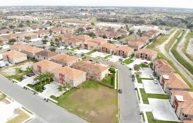 Beautiful Townhome 3bed/2.5 bath (Jackson South of Expressway )