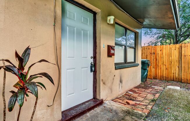 Available Immediately, Newly Renovated 2BD/1BA Duplex in Largo, FL