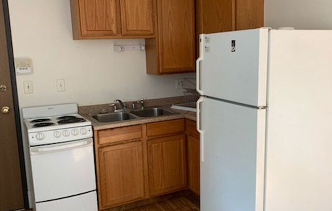 1 bed, 1 bath, 336 sqft, $625, Unit 01