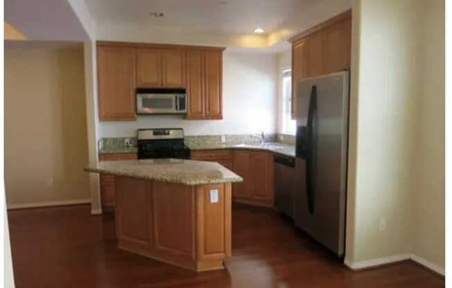 3 beds, 3 baths, 1,456 sqft, $3,995, Unit 3