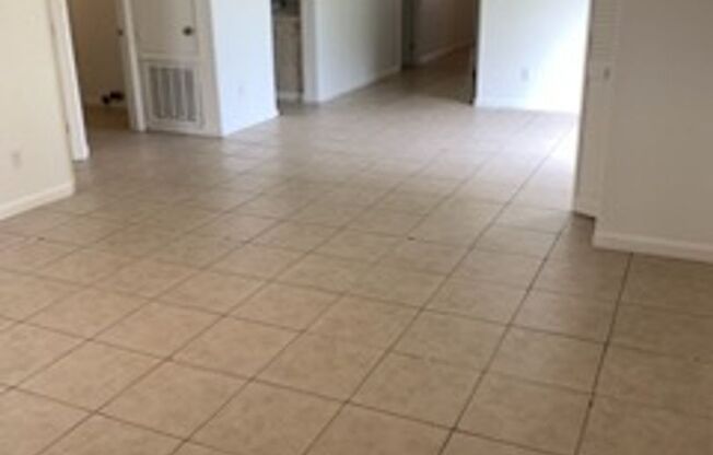 4BR/2BA Sanford Duplex - NO CARPET - STORAGE INCLUDED
