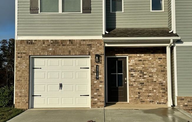 3 Bedroom 2.5 Bath Townhome in Kodak Exit 407