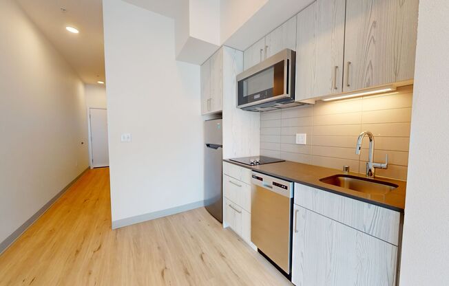 Studio, 1 bath, 467 sqft, $1,670, Unit 103