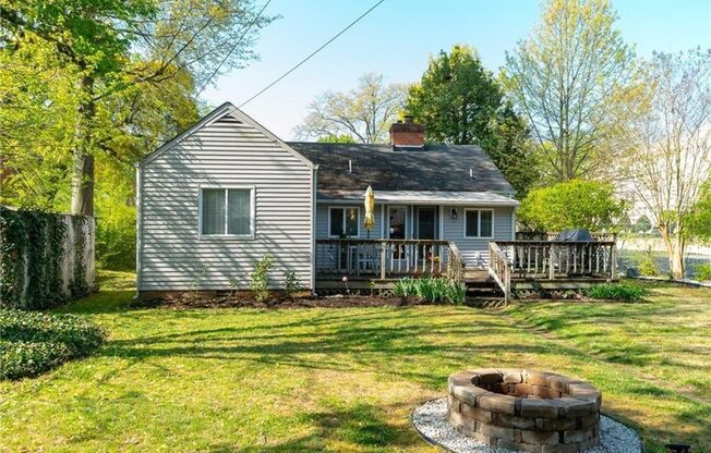 Sauer's Garden Gem: Lovely 3 Bedroom, 1.5 Bathroom Rancher!