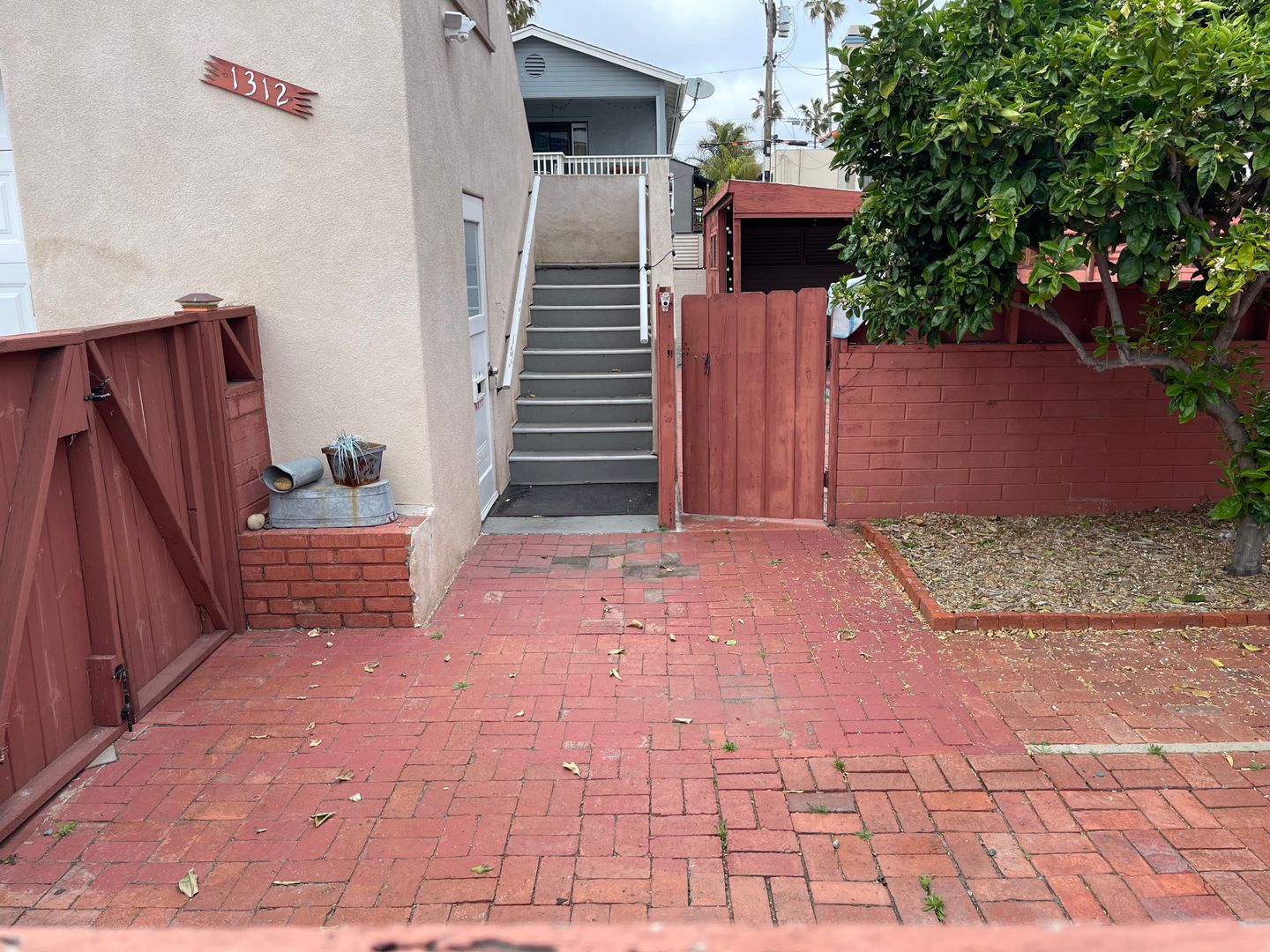 Pacific Beach / Large 1-Bedroom! Private Patio, Hardwood Floors, Parking & Pet Friendly!