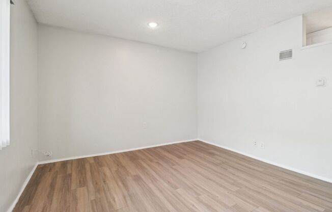 Studio, 1 bath, 395 sqft, $1,598, Unit 02