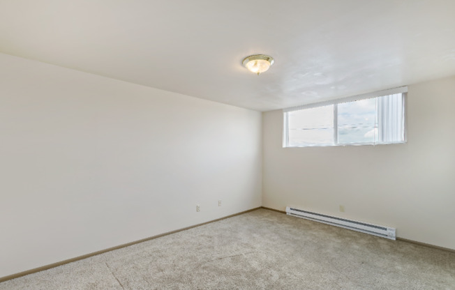 5625 15 AVE NE