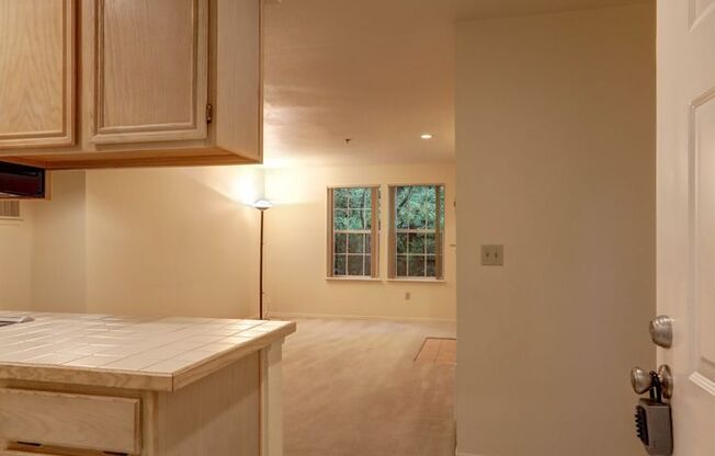 Charming 2BR 2BA Condo in great Bellevue location.