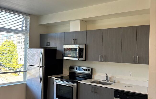2 beds, 1 bath, 554 sqft, $1,745, Unit 413