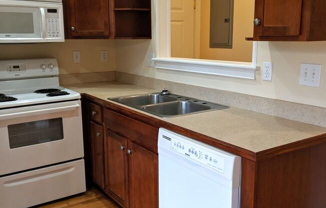 2 beds, 1 bath, $1,650, Unit Suite E