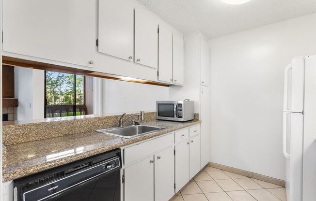 2101 Shoreline #154 - 30% Rental Fee.- "MOVE-IN SPECIAL"