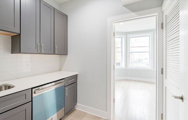 2808 W Oxford